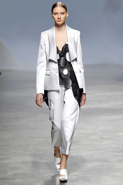 Look 24